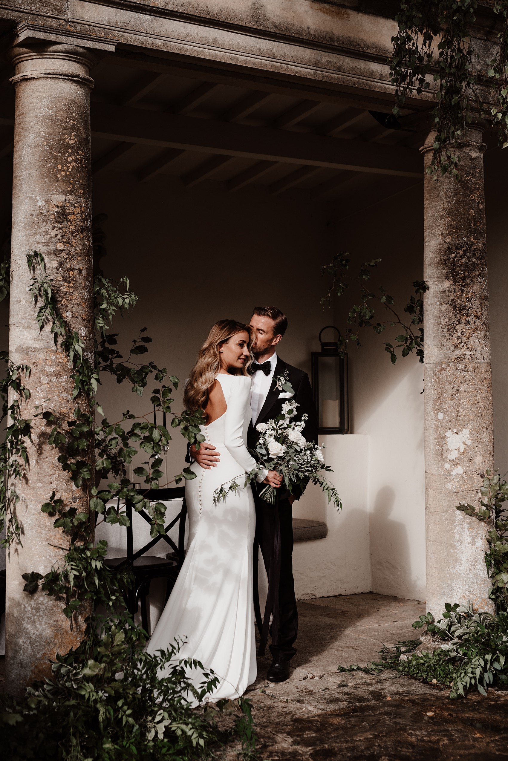76 Suzanne Neville modern 2021 bride