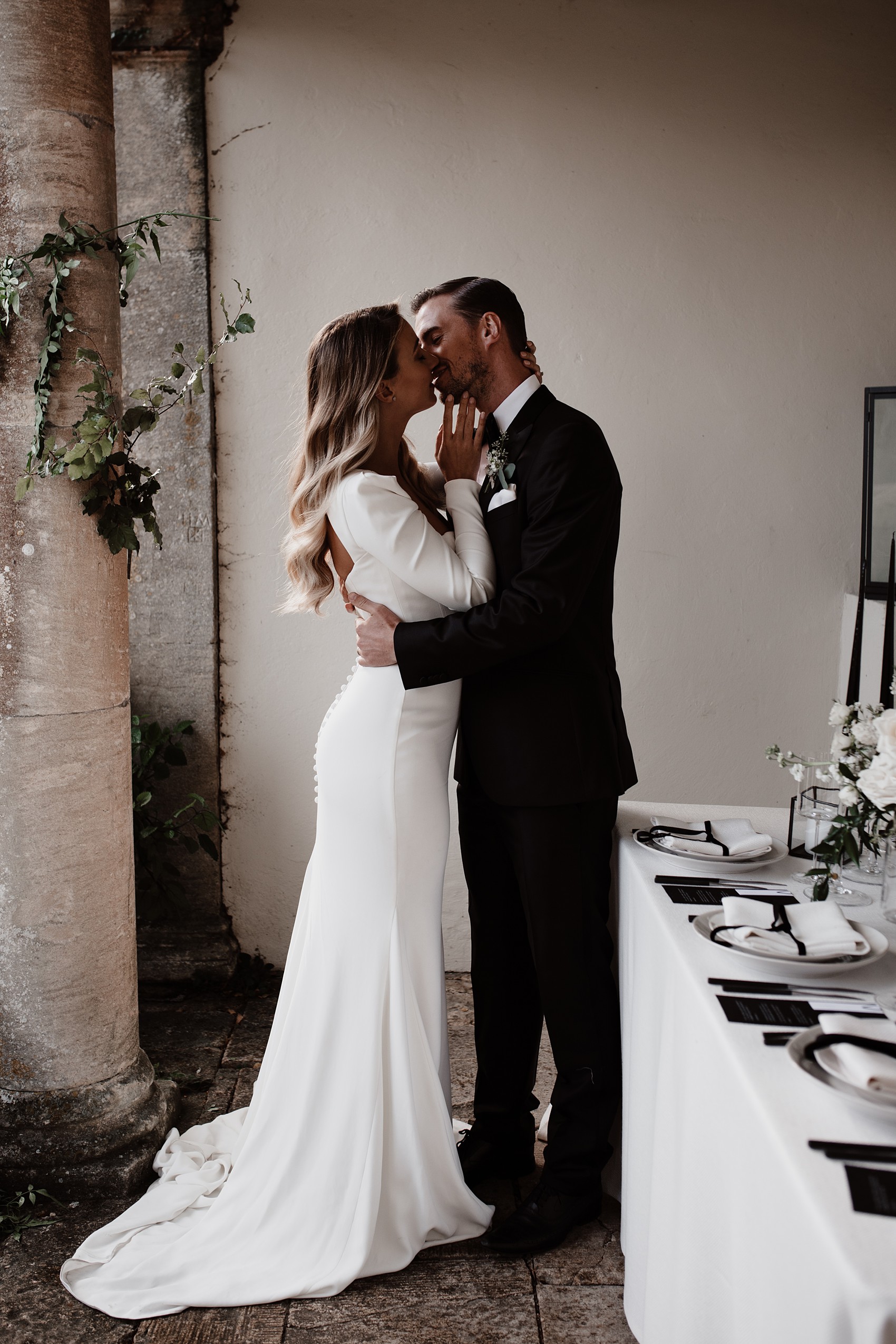 8 Suzanne Neville modern 2021 bride