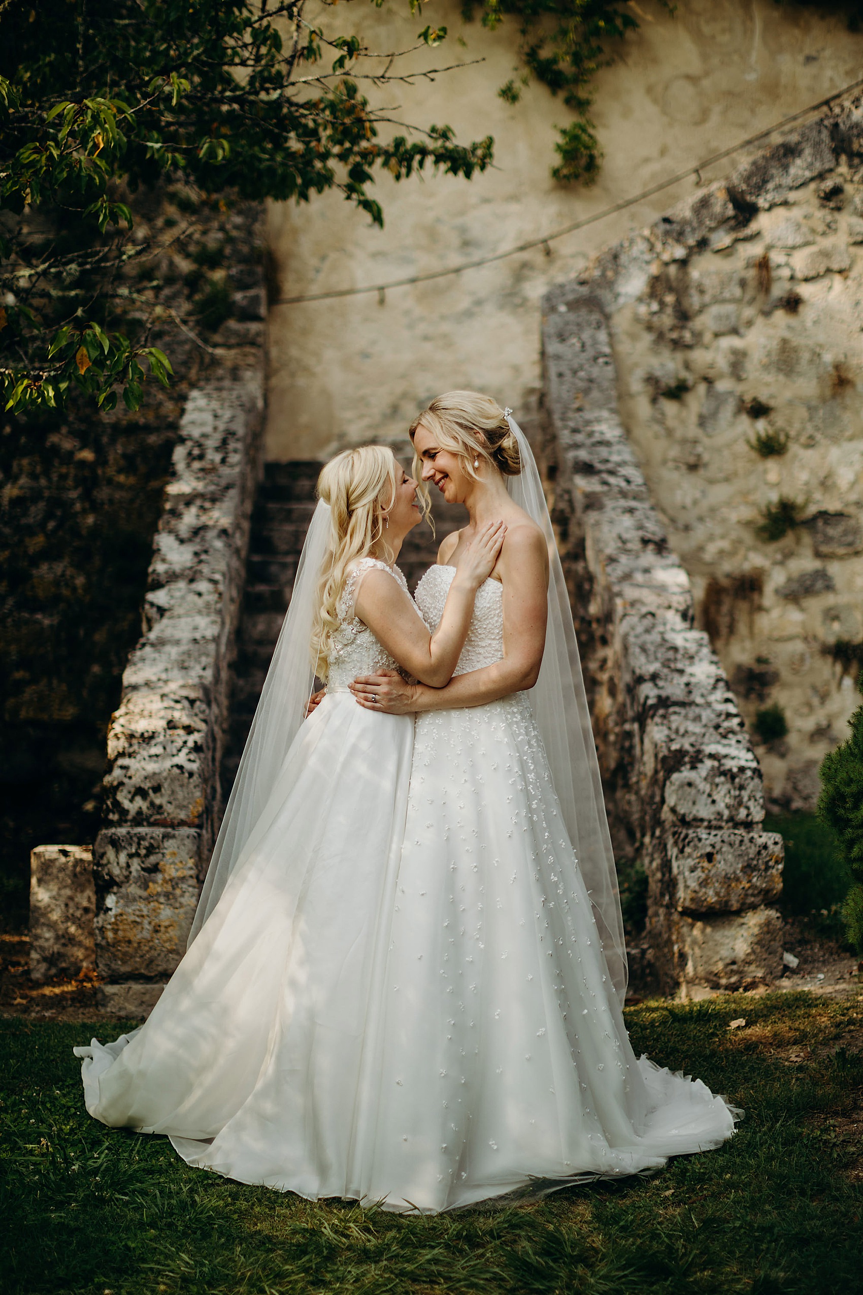 Two brides Sassi Holford French Chateau Wedding 47