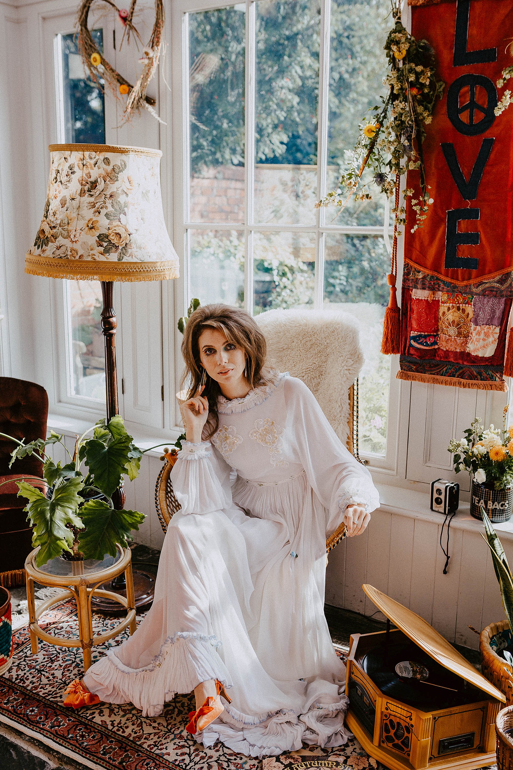 44 Sustainable 70s inspired bride
