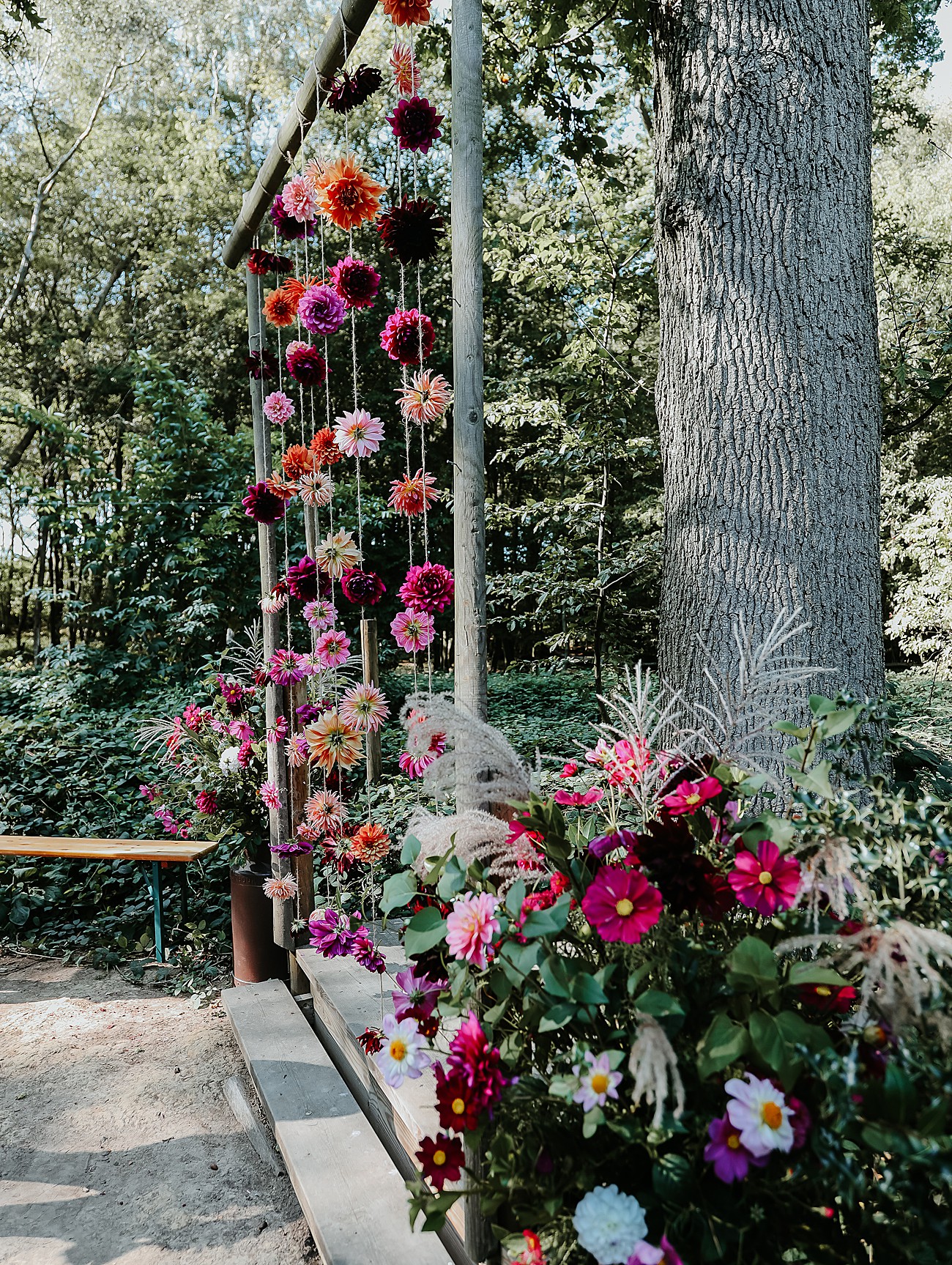 18 Colourful Woodland wedding