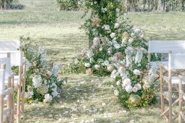 September Dahlias – Elegant Garden Wedding Inspiration at Hurst Farm Wedding Venue in Kent
