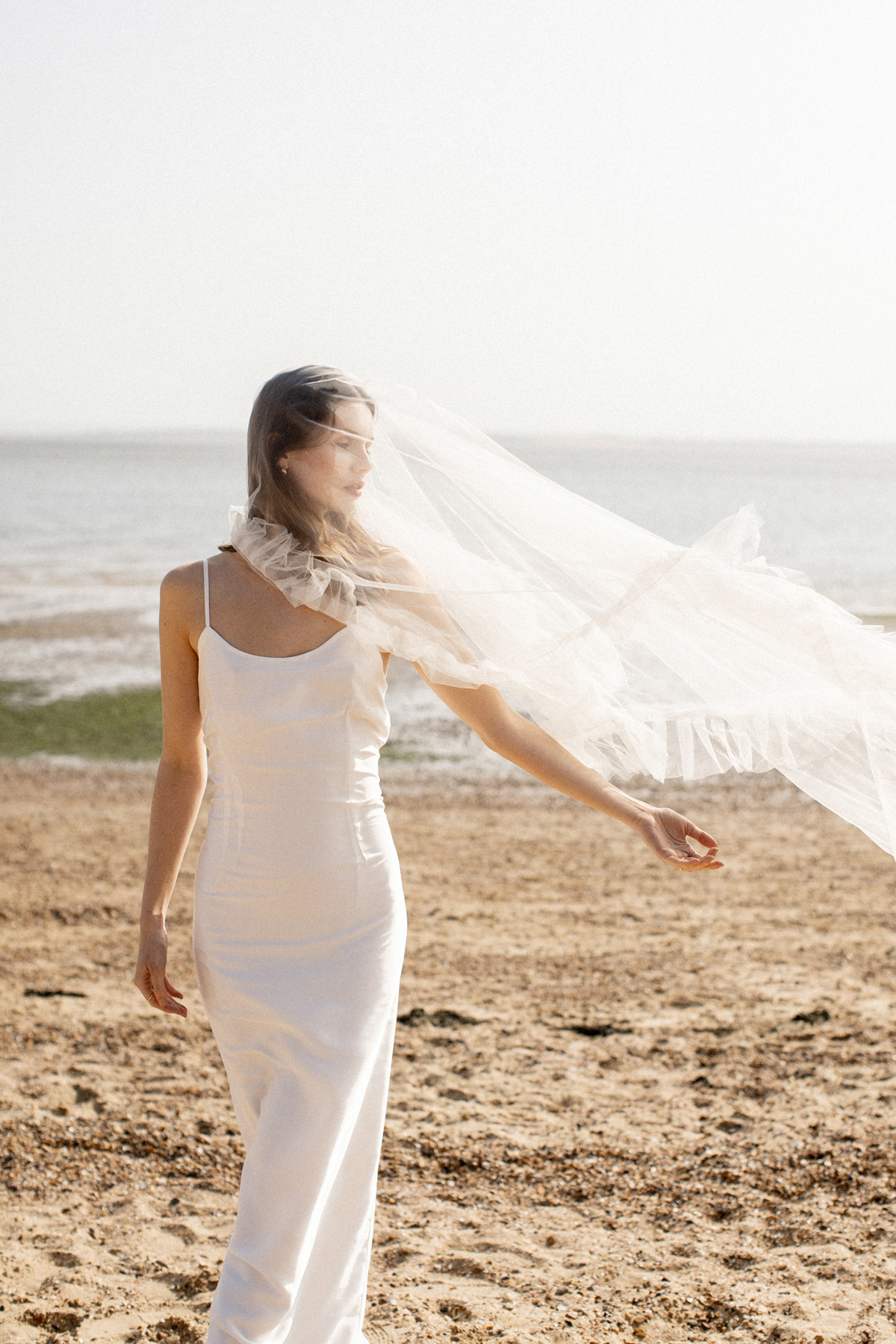 12 Dreamy Elegant Seaside Bride