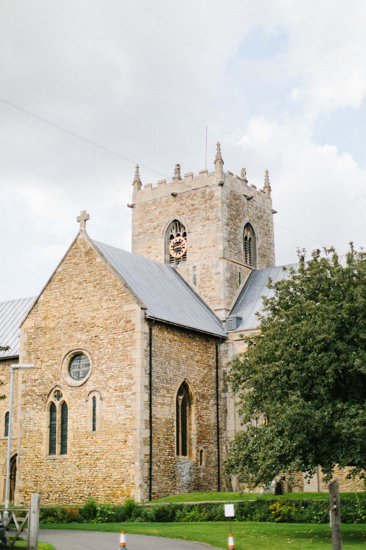 51 English country garden at home wedding