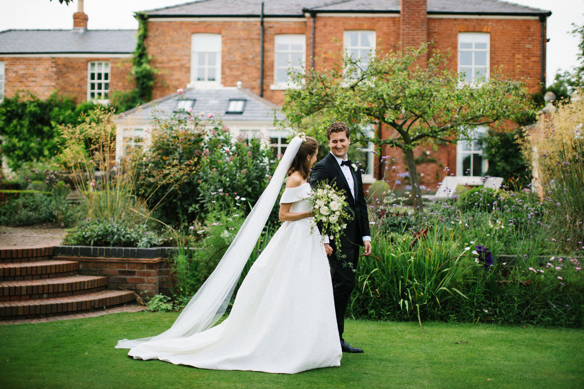 96 English country garden at home wedding