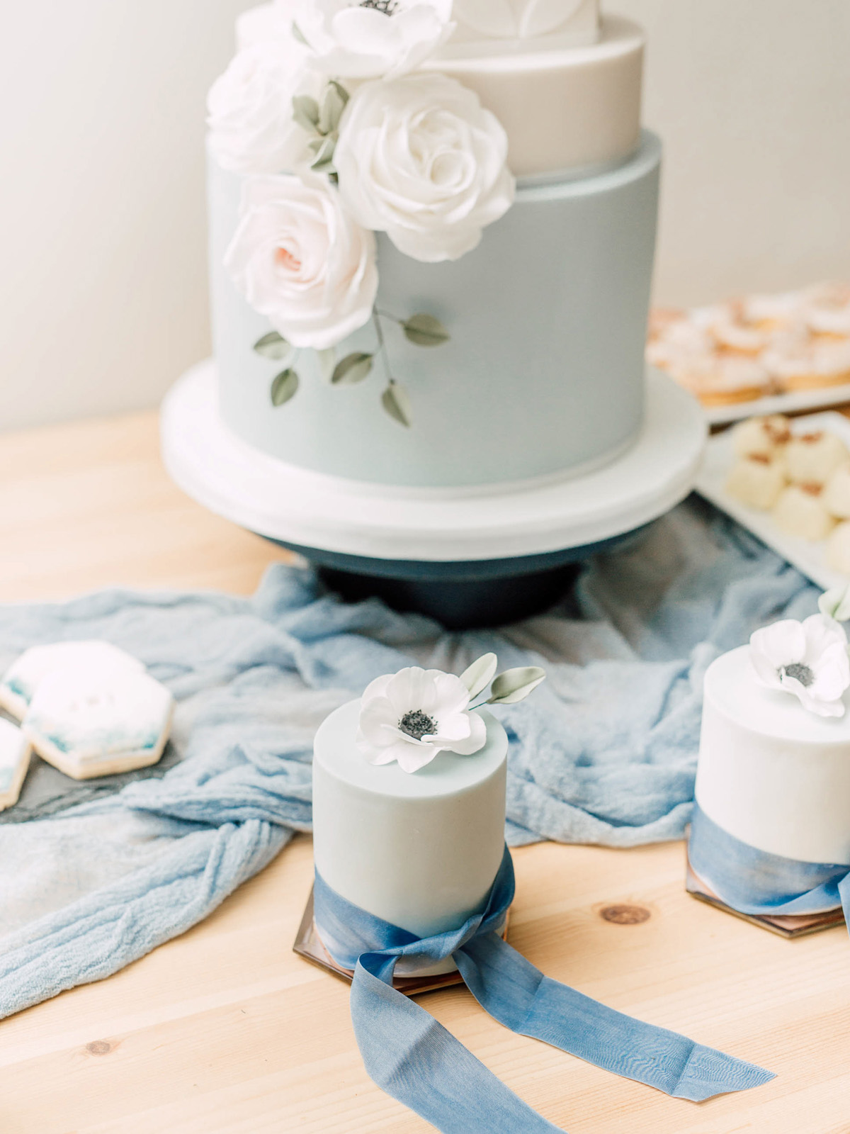 Wedgewood Pale Blue wedding cake