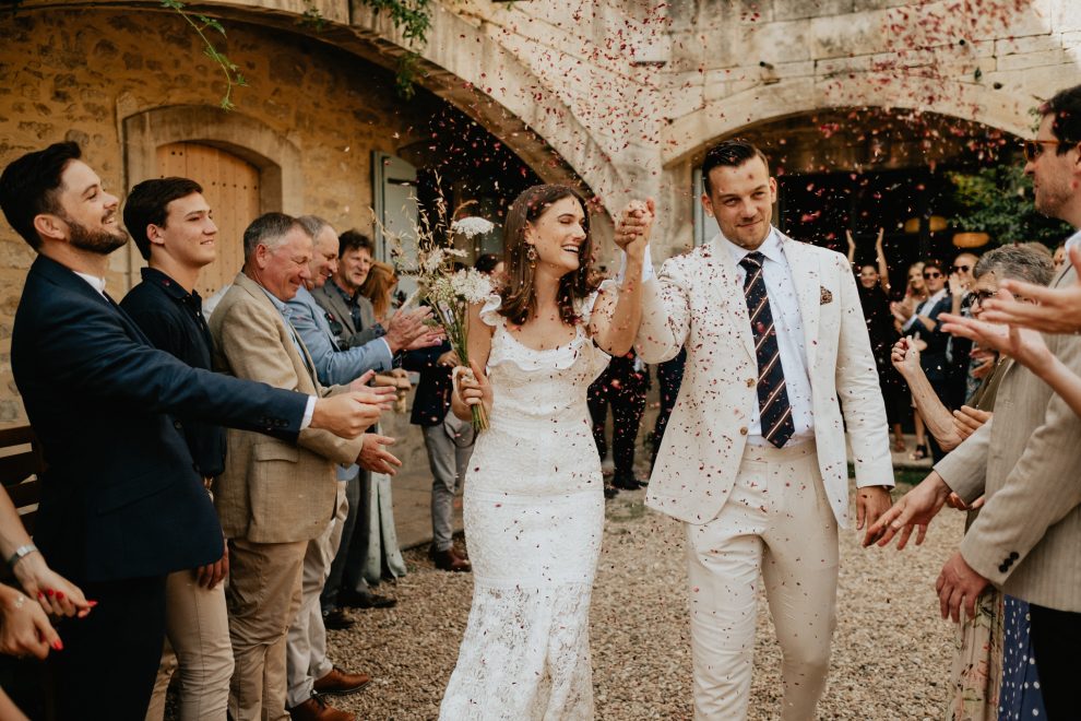 Confetti shot french wedding