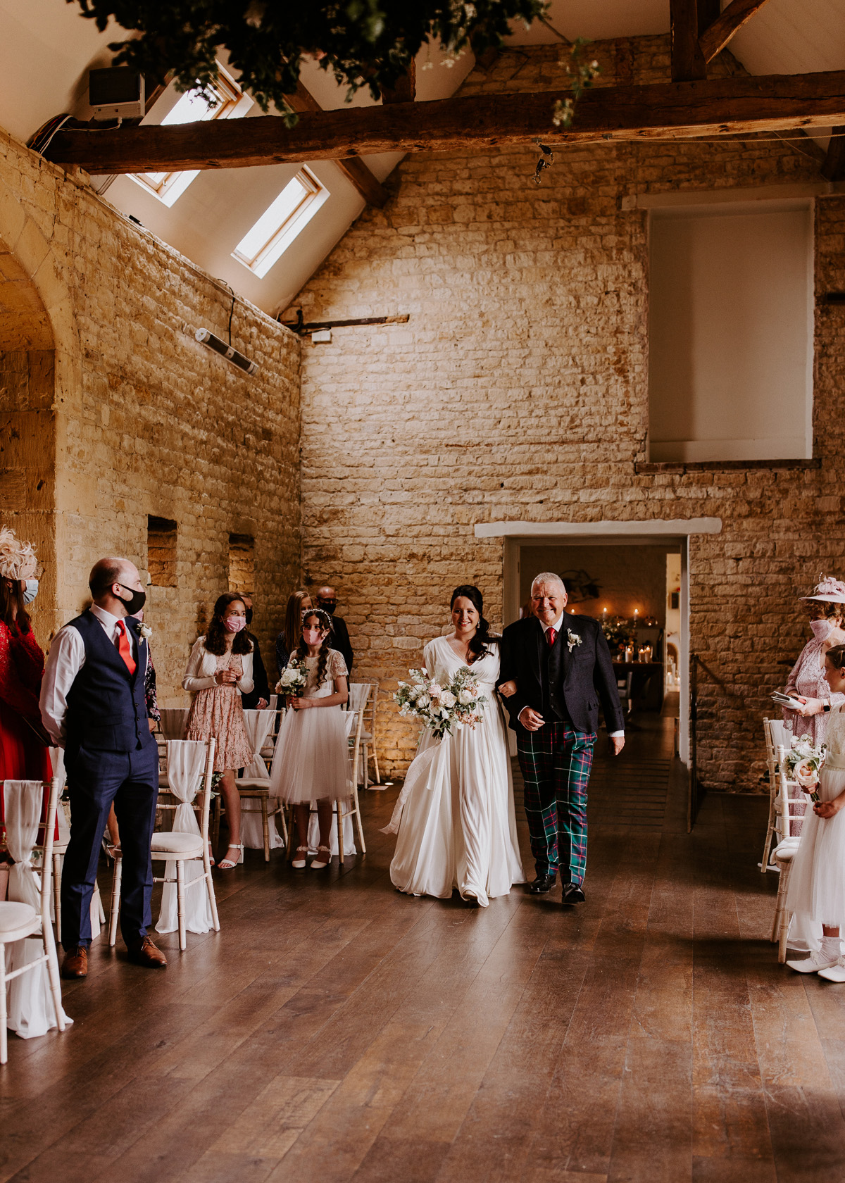 27 Oscar de la Rent Lapstone Barn wedding