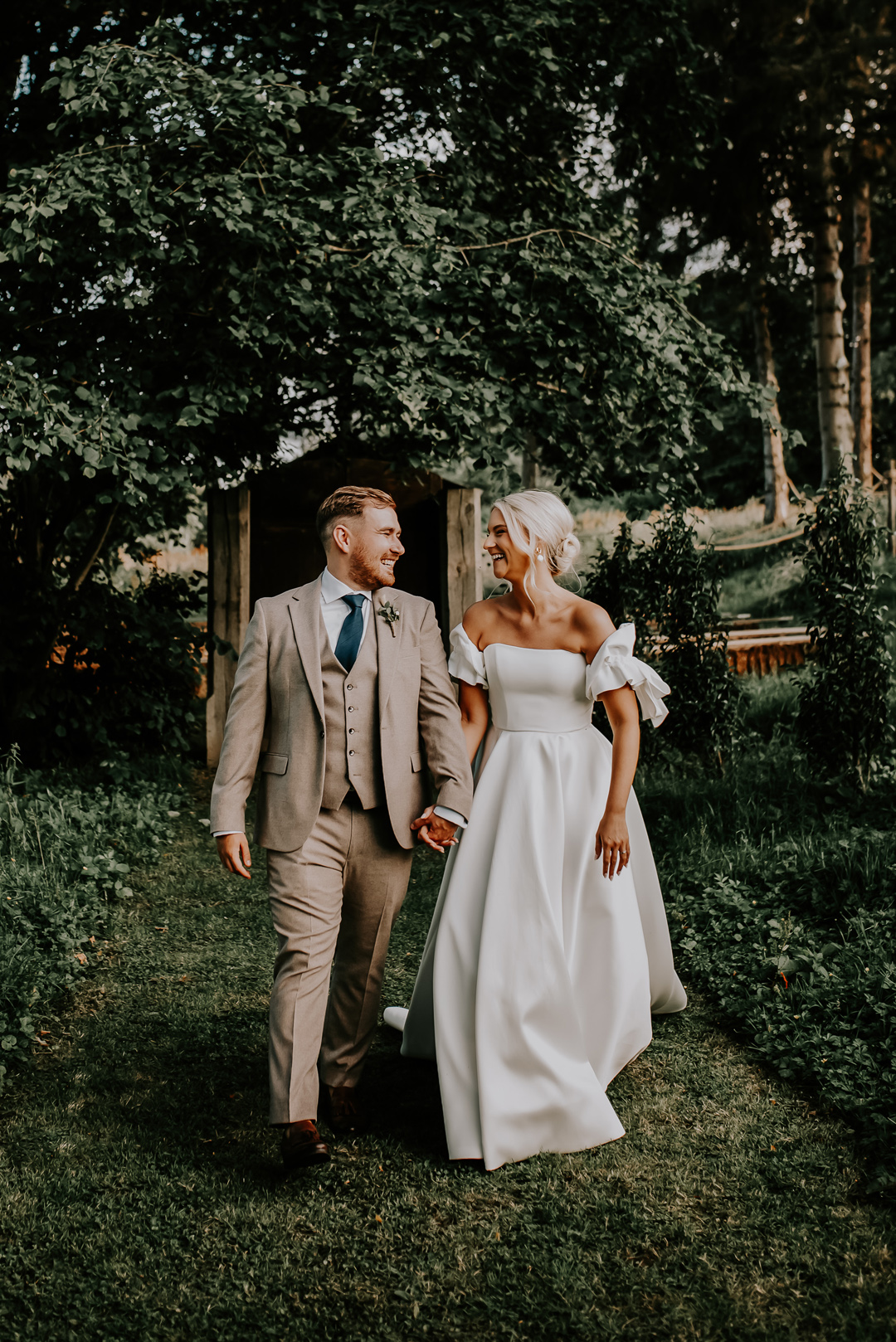 160 Emma Beaumont bride Oak Tree Barn wedding Kent