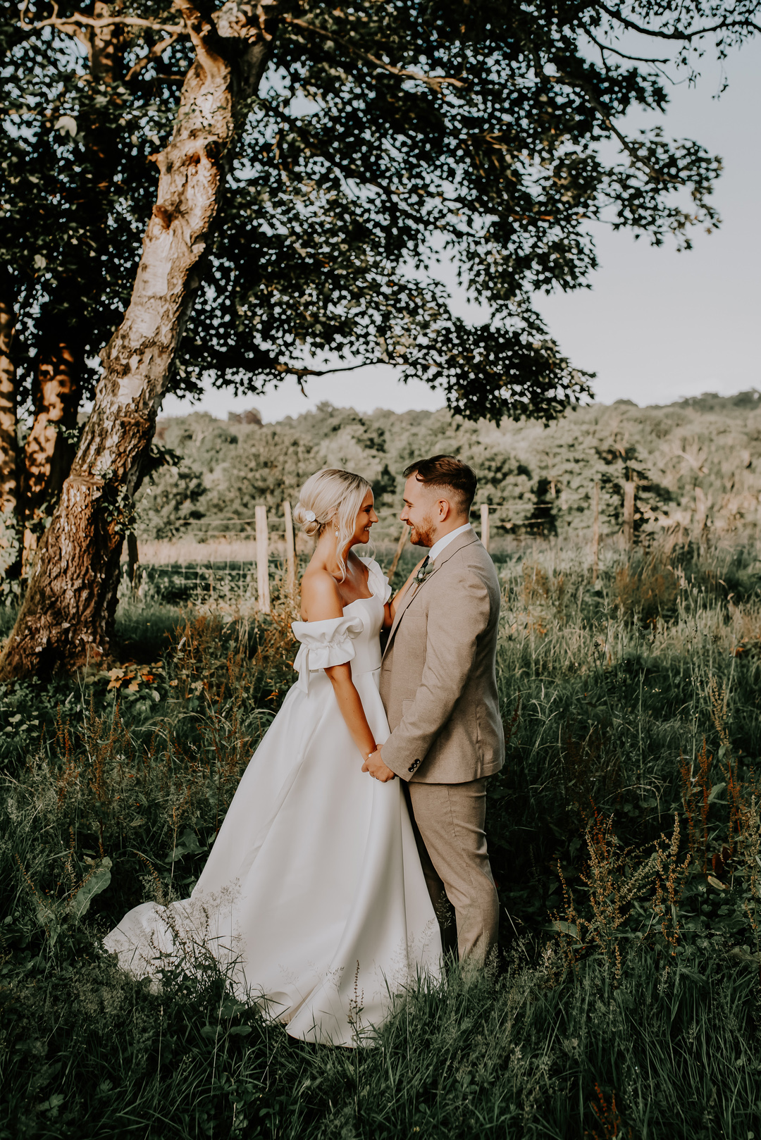 163 Emma Beaumont bride Oak Tree Barn wedding Kent