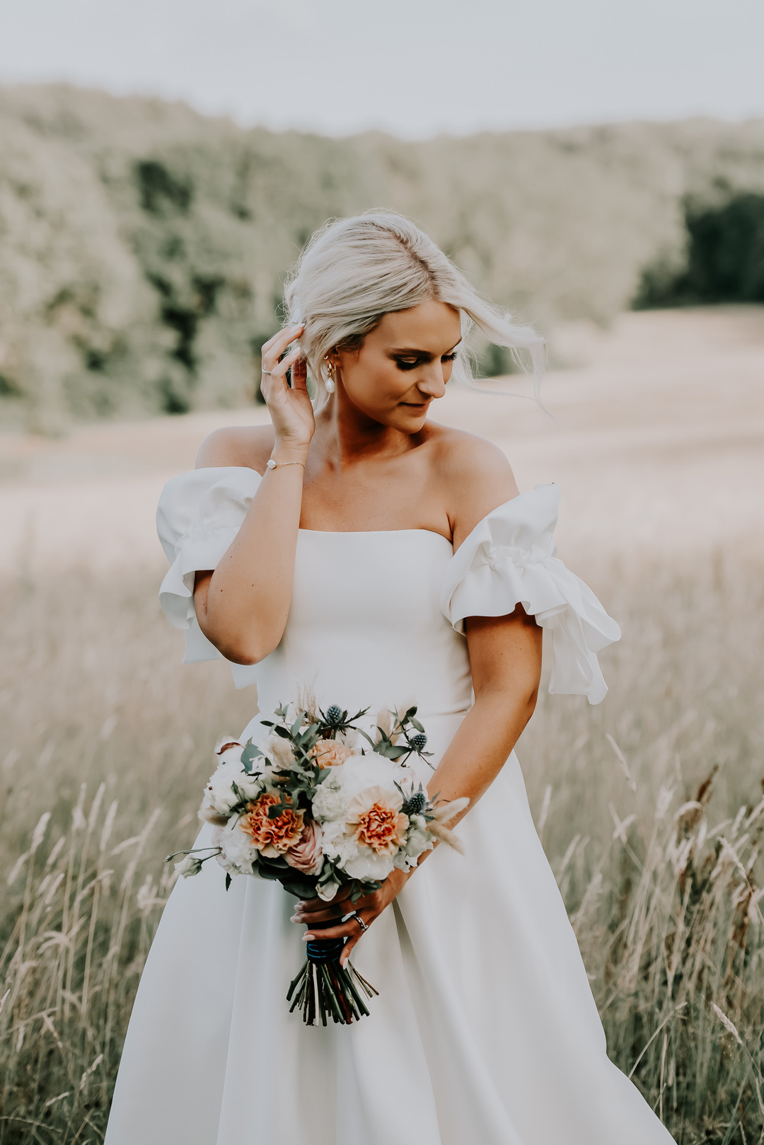 170 Emma Beaumont bride Oak Tree Barn wedding Kent