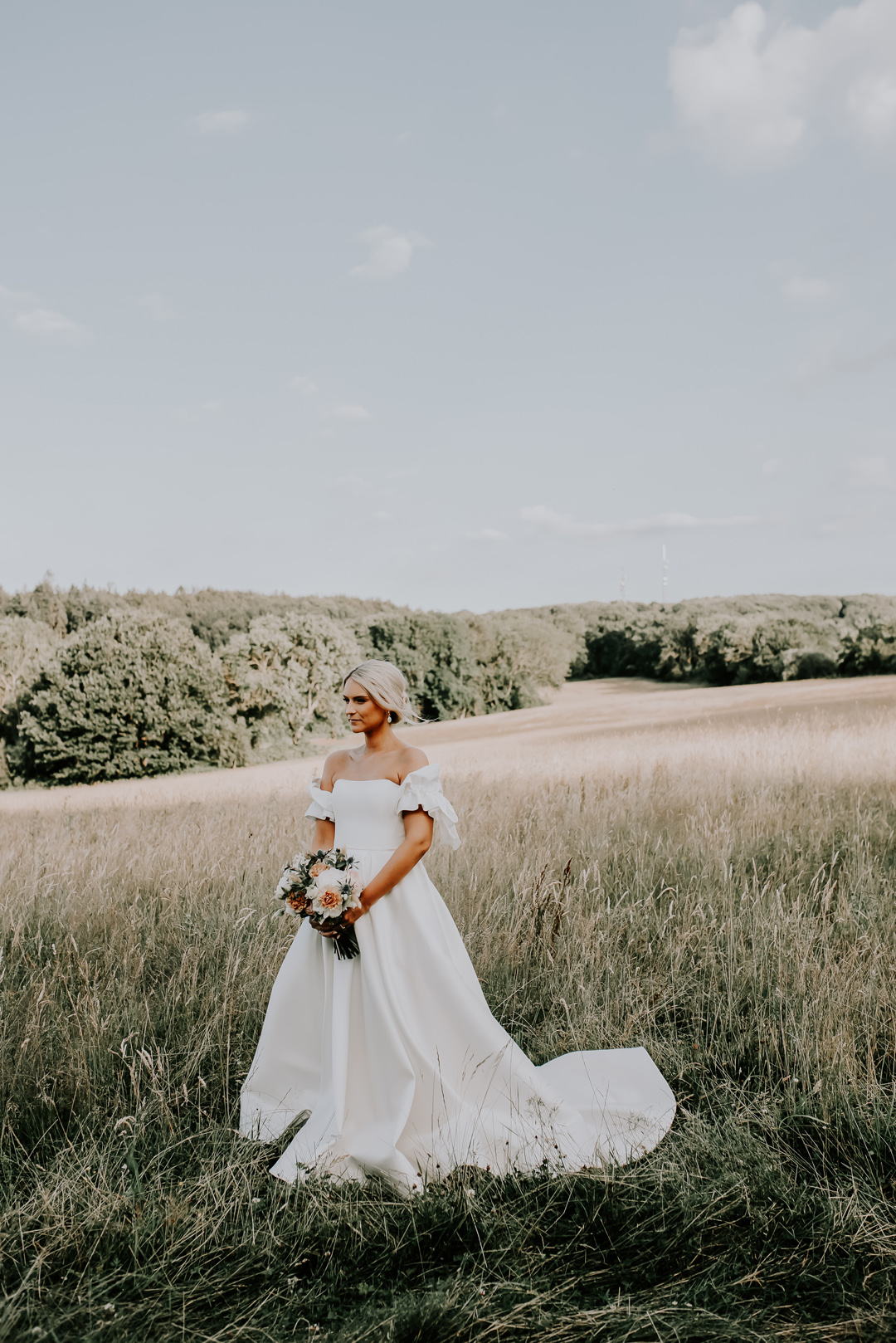 172 Emma Beaumont bride Oak Tree Barn wedding Kent