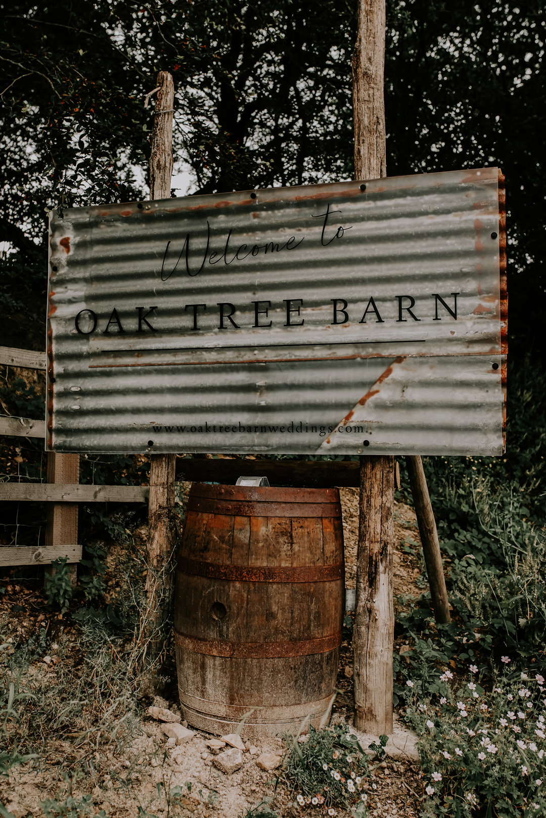 6 Emma Beaumont bride Oak Tree Barn wedding Kent