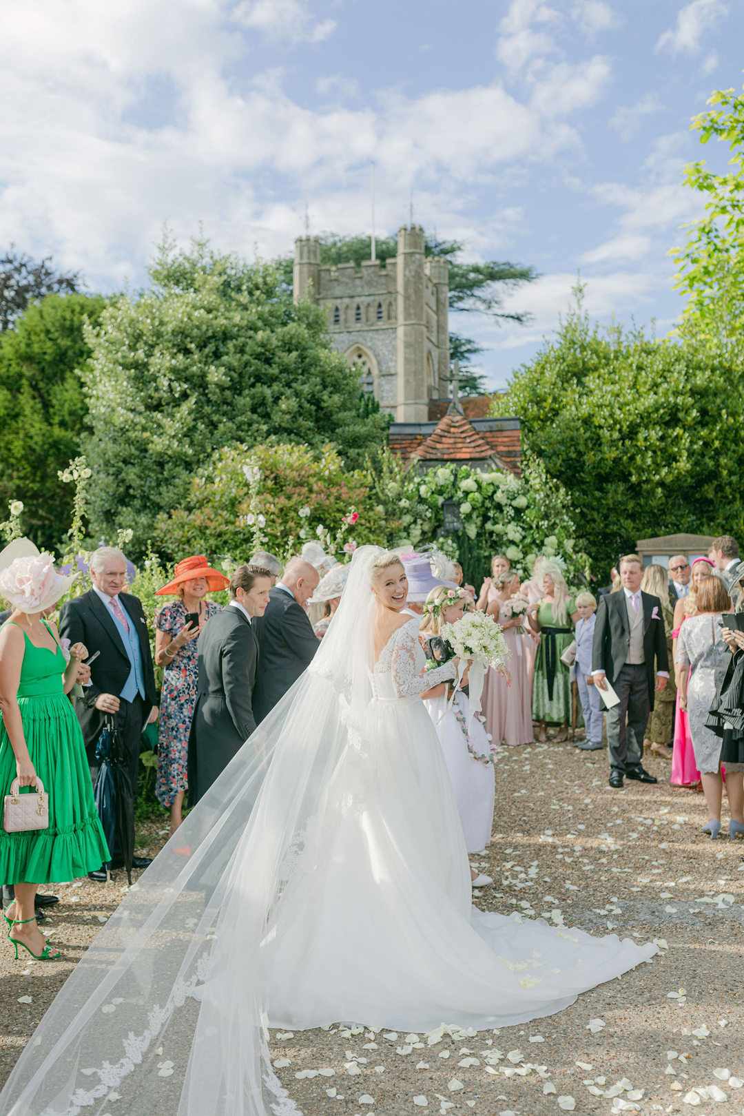 102 Luxury quintessentialy English wedding at home