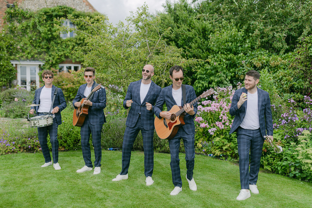 166 Luxury quintessentialy English wedding at home