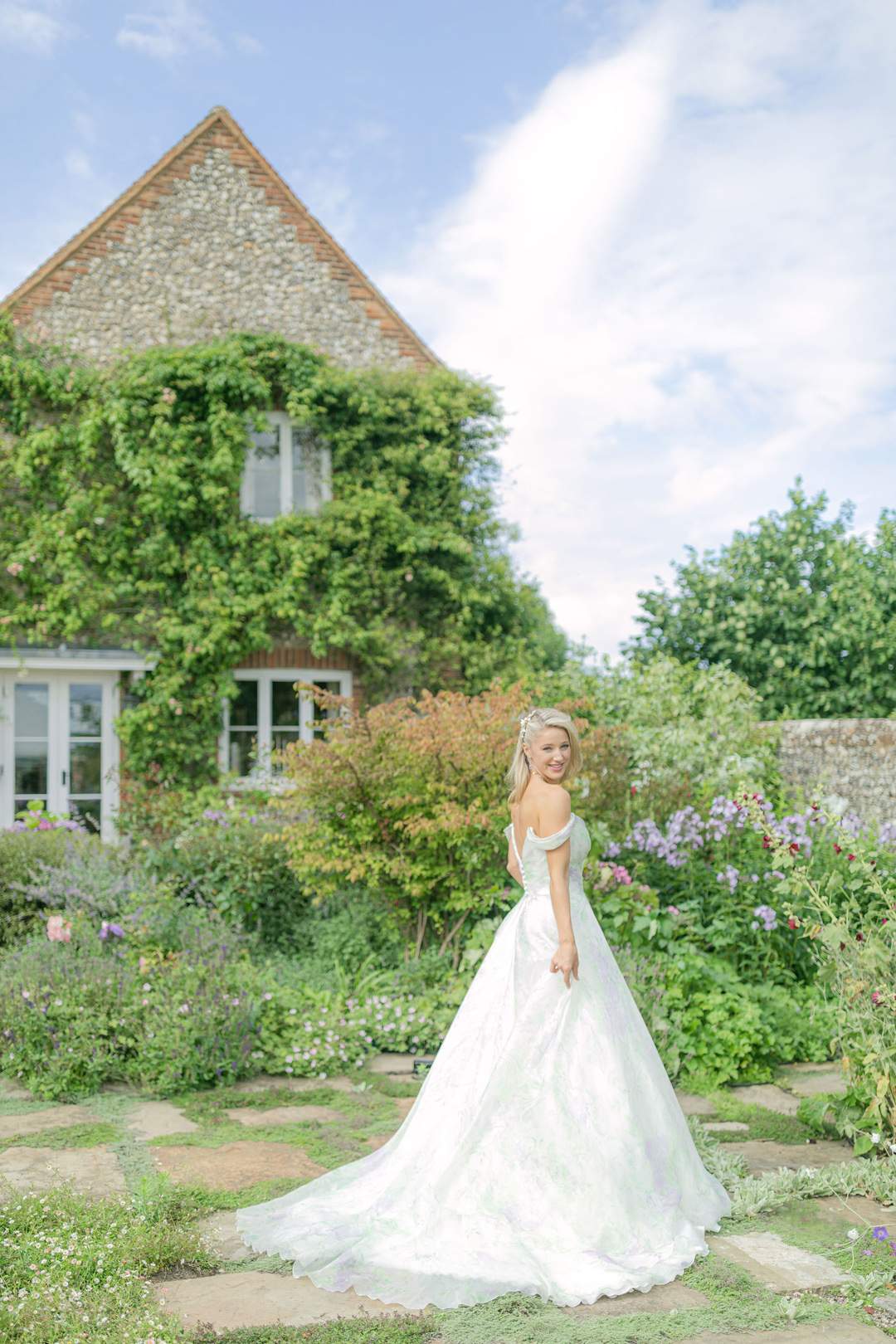181 Luxury quintessentialy English wedding at home