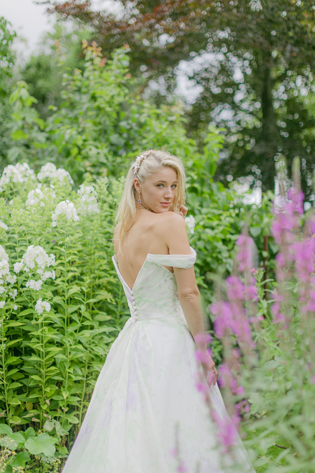 187 Luxury quintessentialy English wedding at home