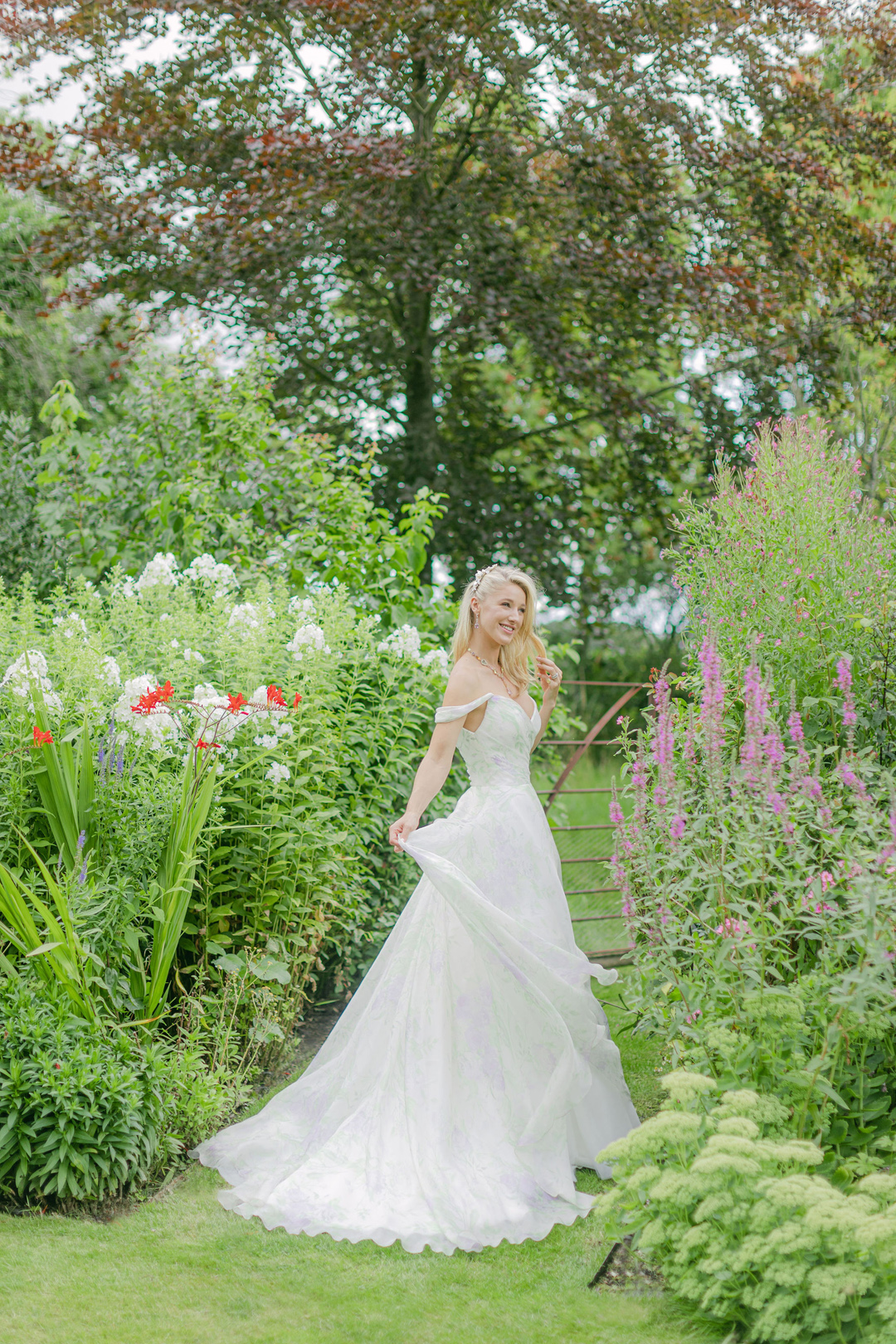 189 Luxury quintessentialy English wedding at home