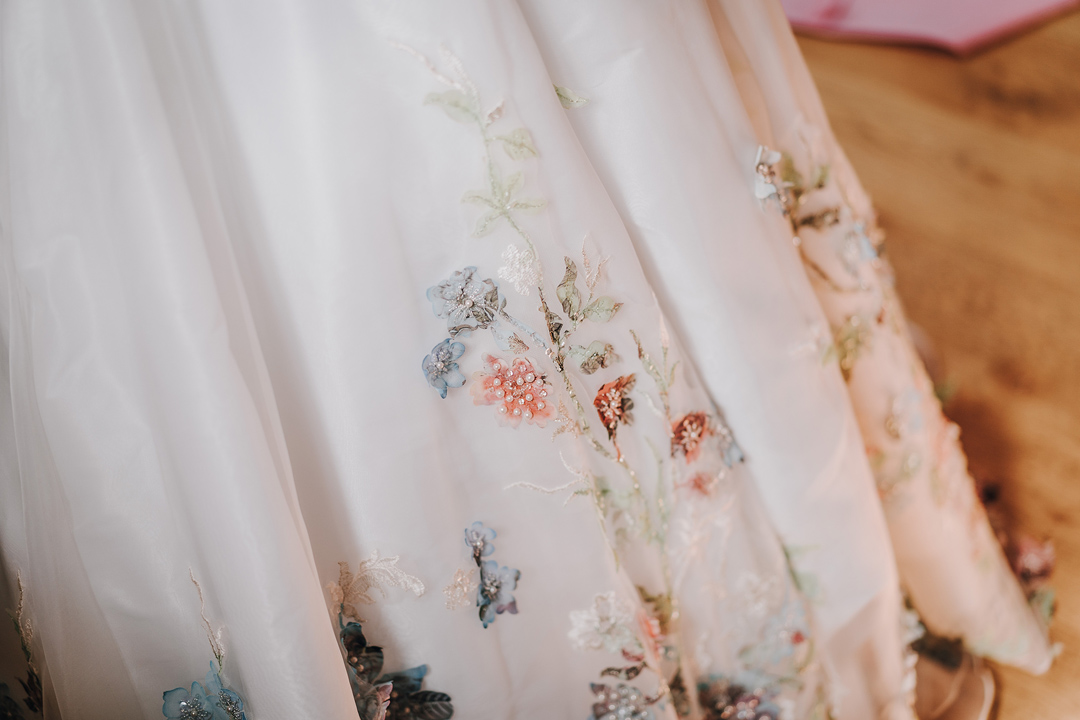 26 Handpainted floral wedding dress
