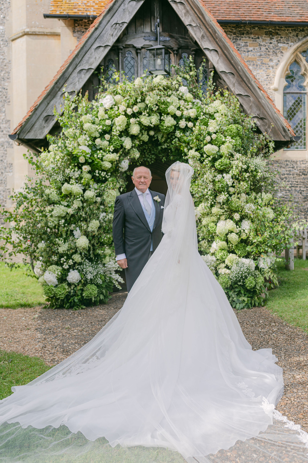 72 Luxury quintessentialy English wedding at home