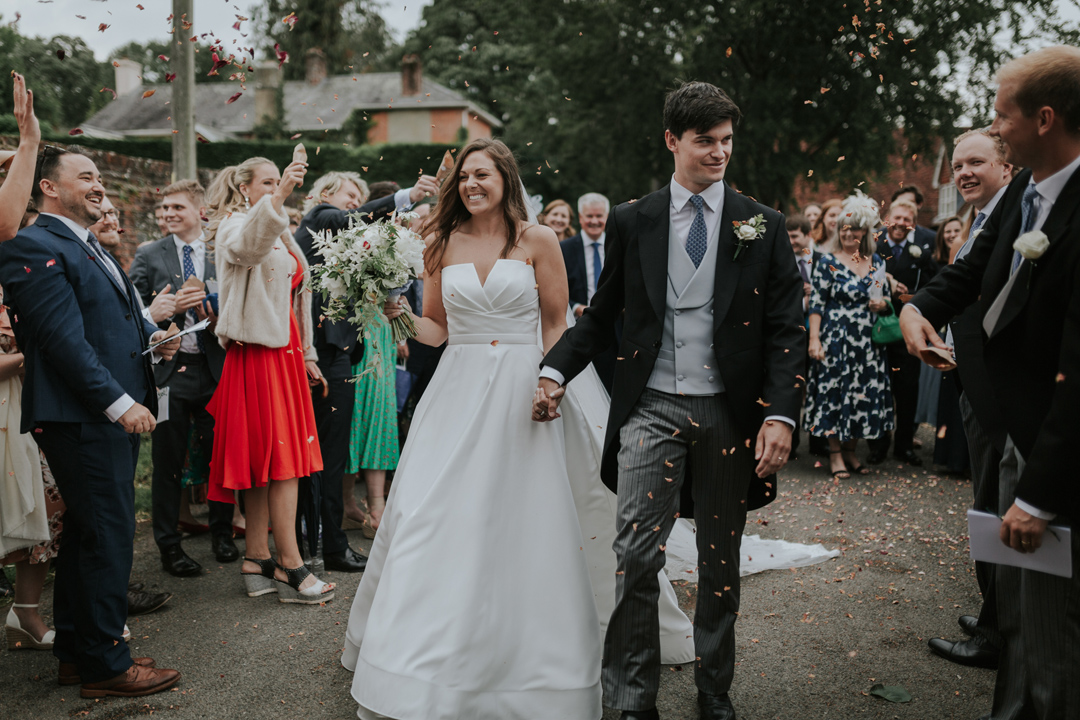 80 English country marquee wedding