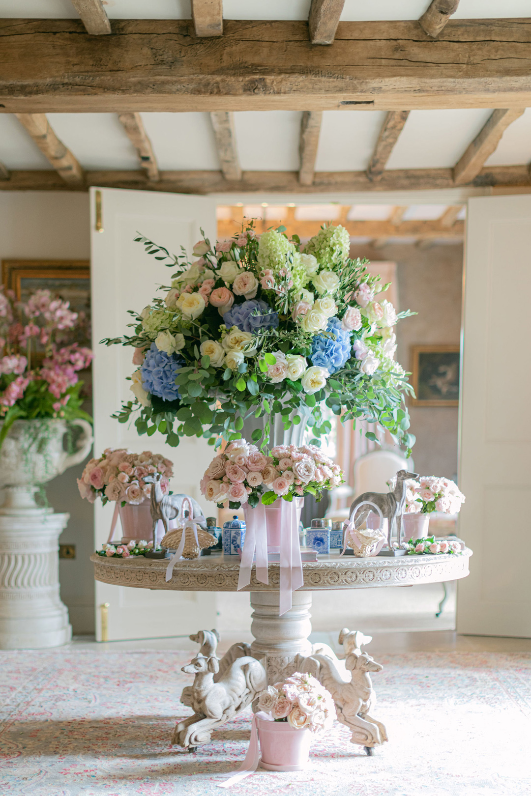 9 Luxury quintessentialy English wedding at home