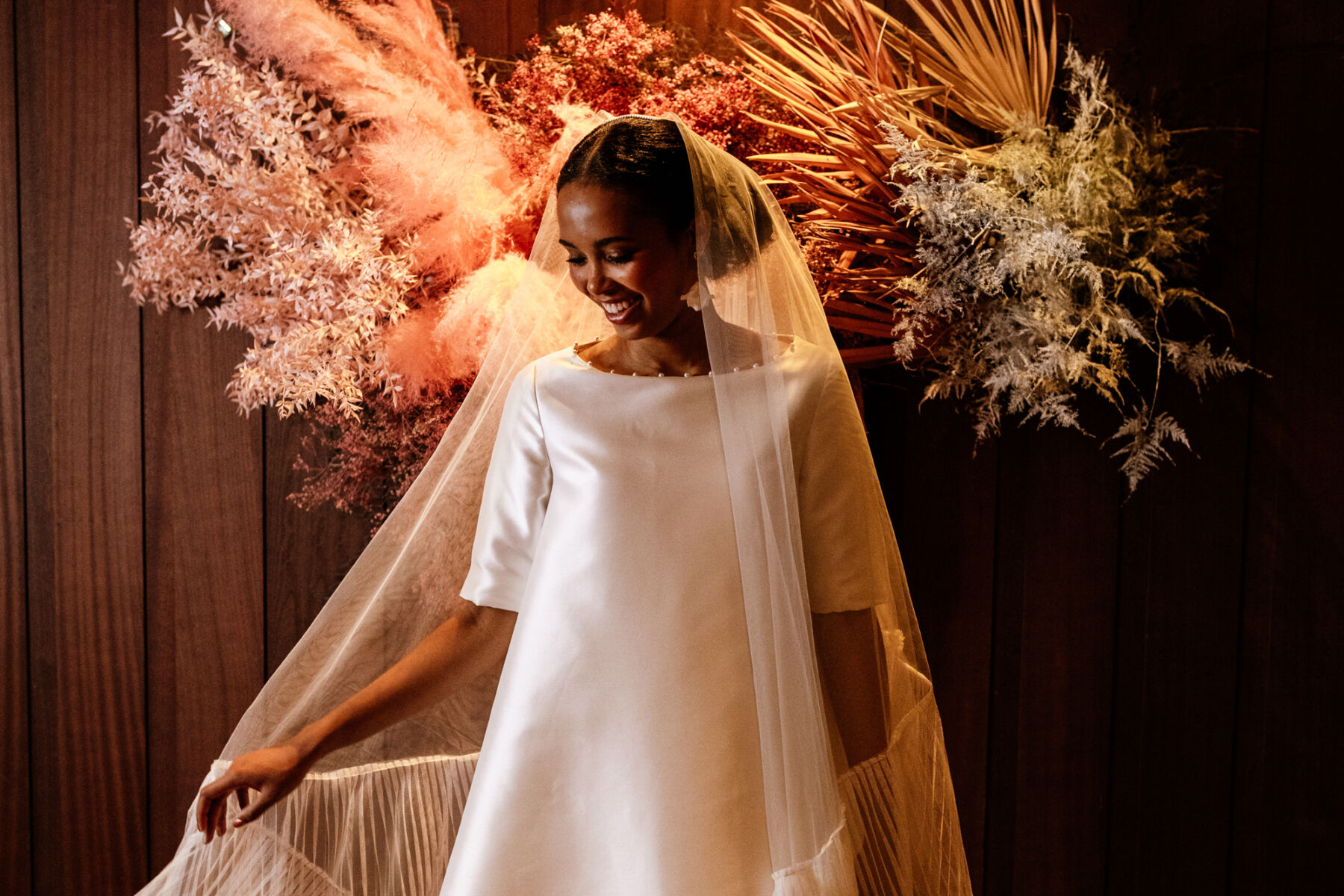 Black bride pleated veil