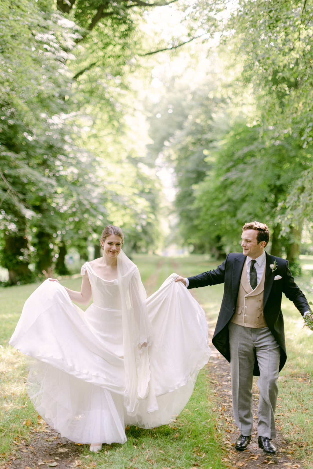 106 Phillipa Lepley Wiltshire Wedding Pantone Country Air