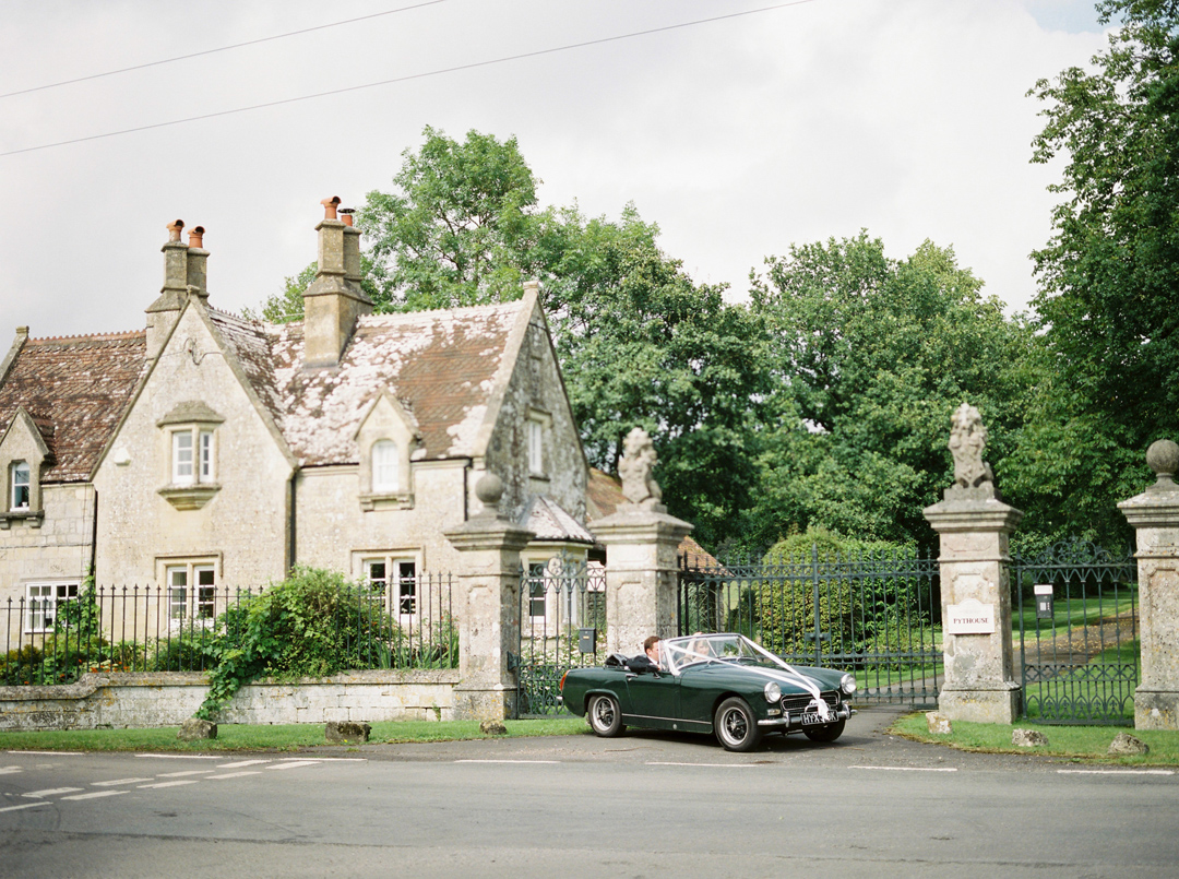 126 Phillipa Lepley Wiltshire Wedding Pantone Country Air