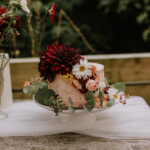 Single tier wedding cake with sustainable flowers