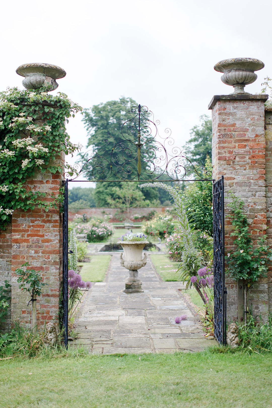 12 Modern Country Garden Wedding inspiration