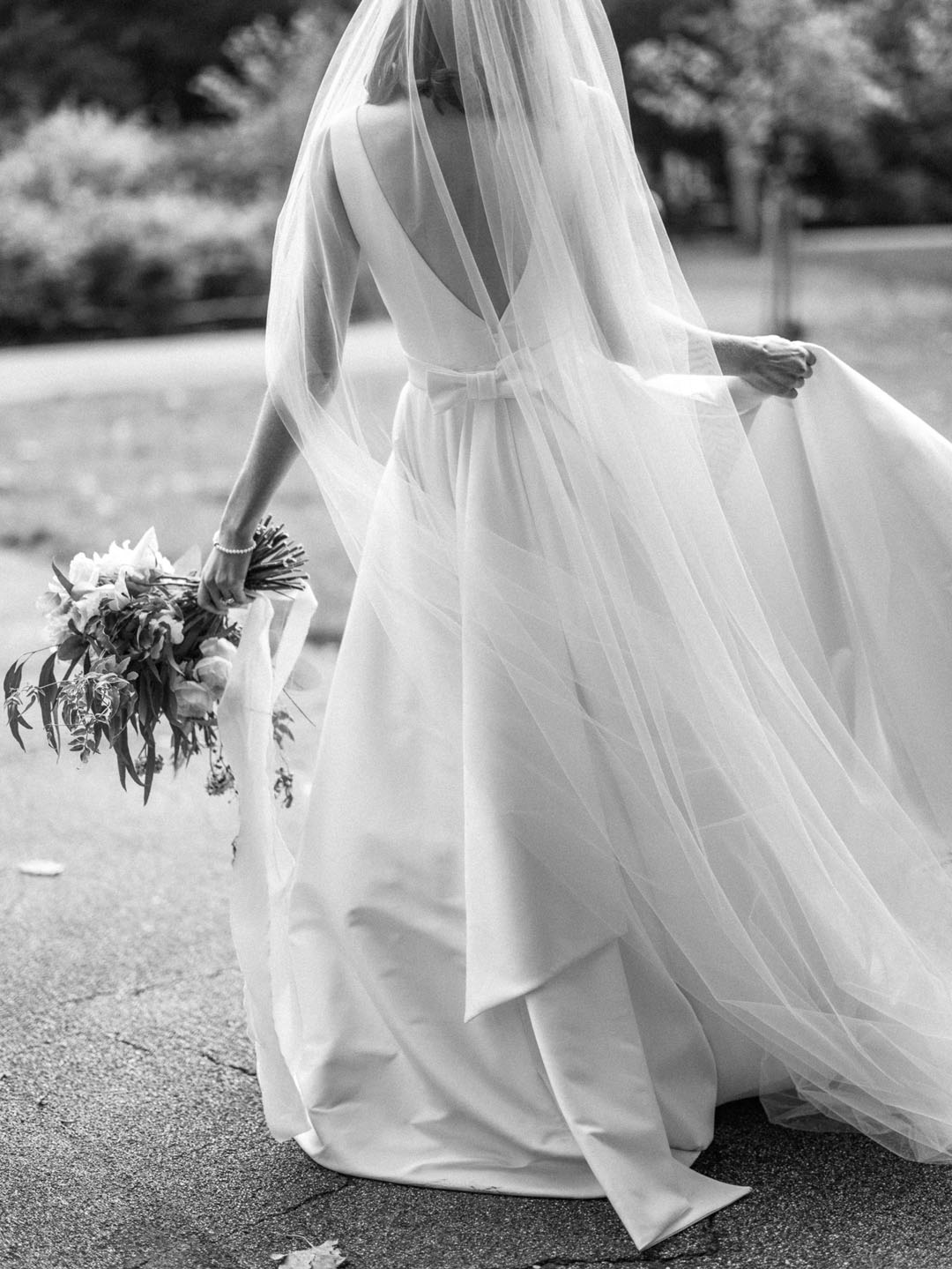 6 Dramatic Veil Styles to Impress Your Wedding Guests - The White Dress