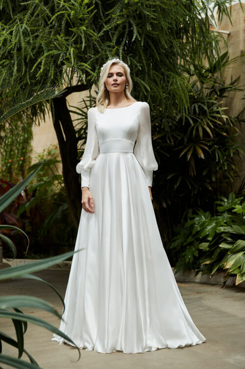 Sassi Holford elegant long sleeved wedding dress