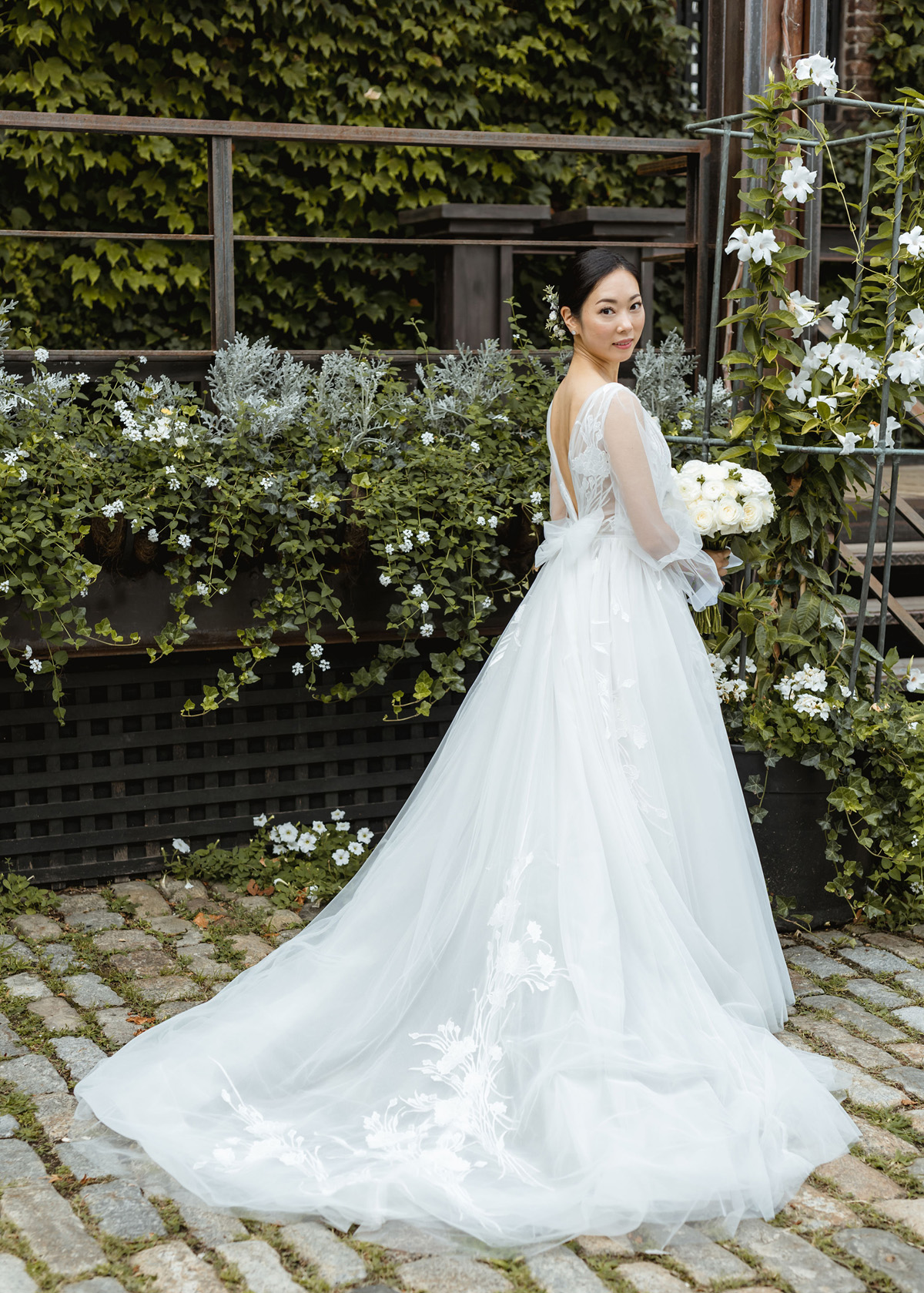 A Modern, Romantic Wedding At New York's The Foundry | Love My Dress ...