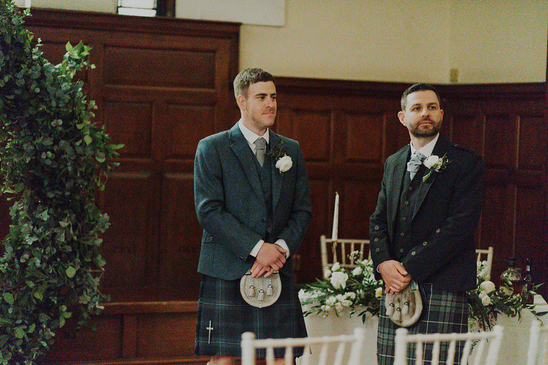 Groom in a kilt, Glasgow city centre wedding.