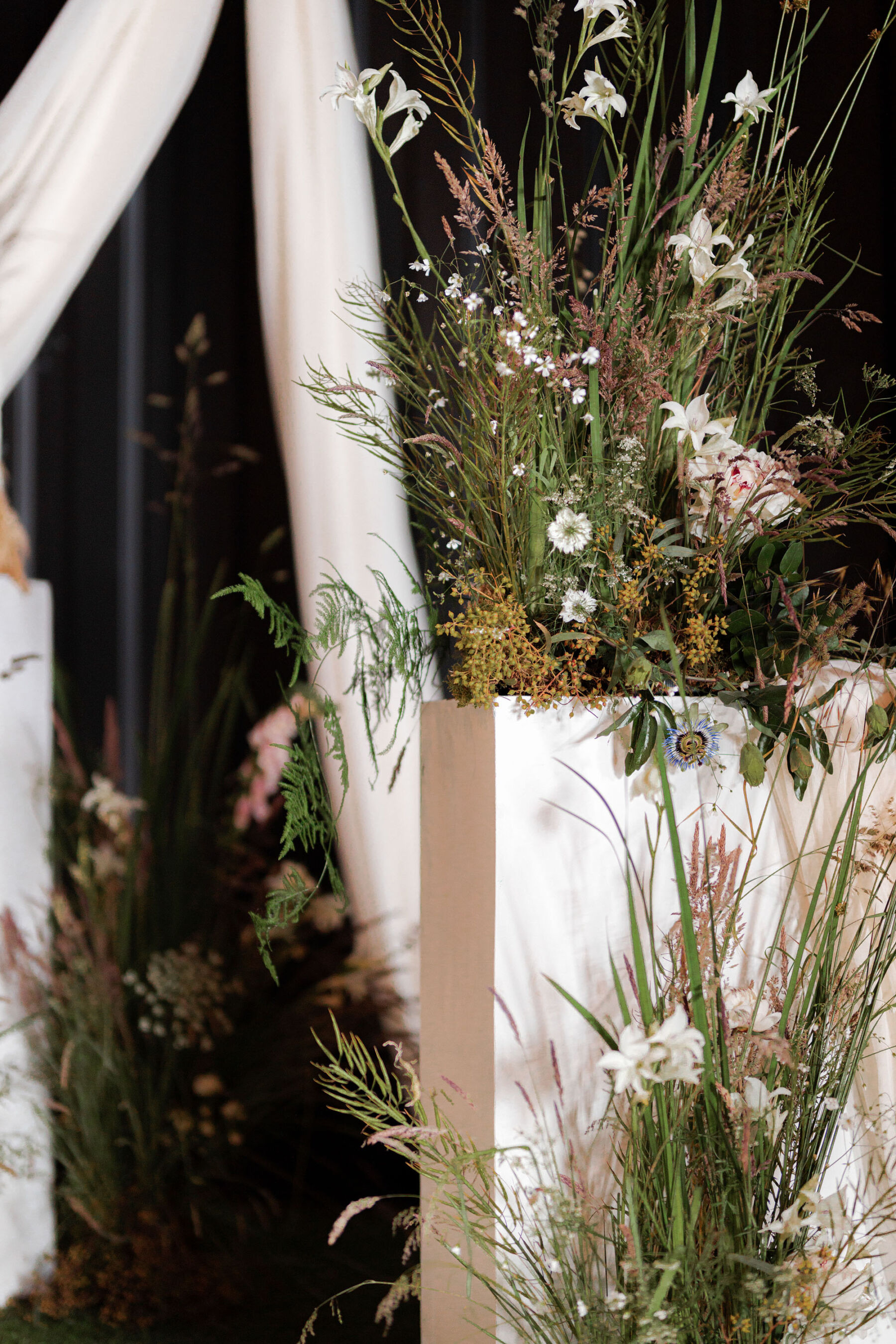 Minimal colour and green wedding floral decor. Gabi & Nessa Studio.