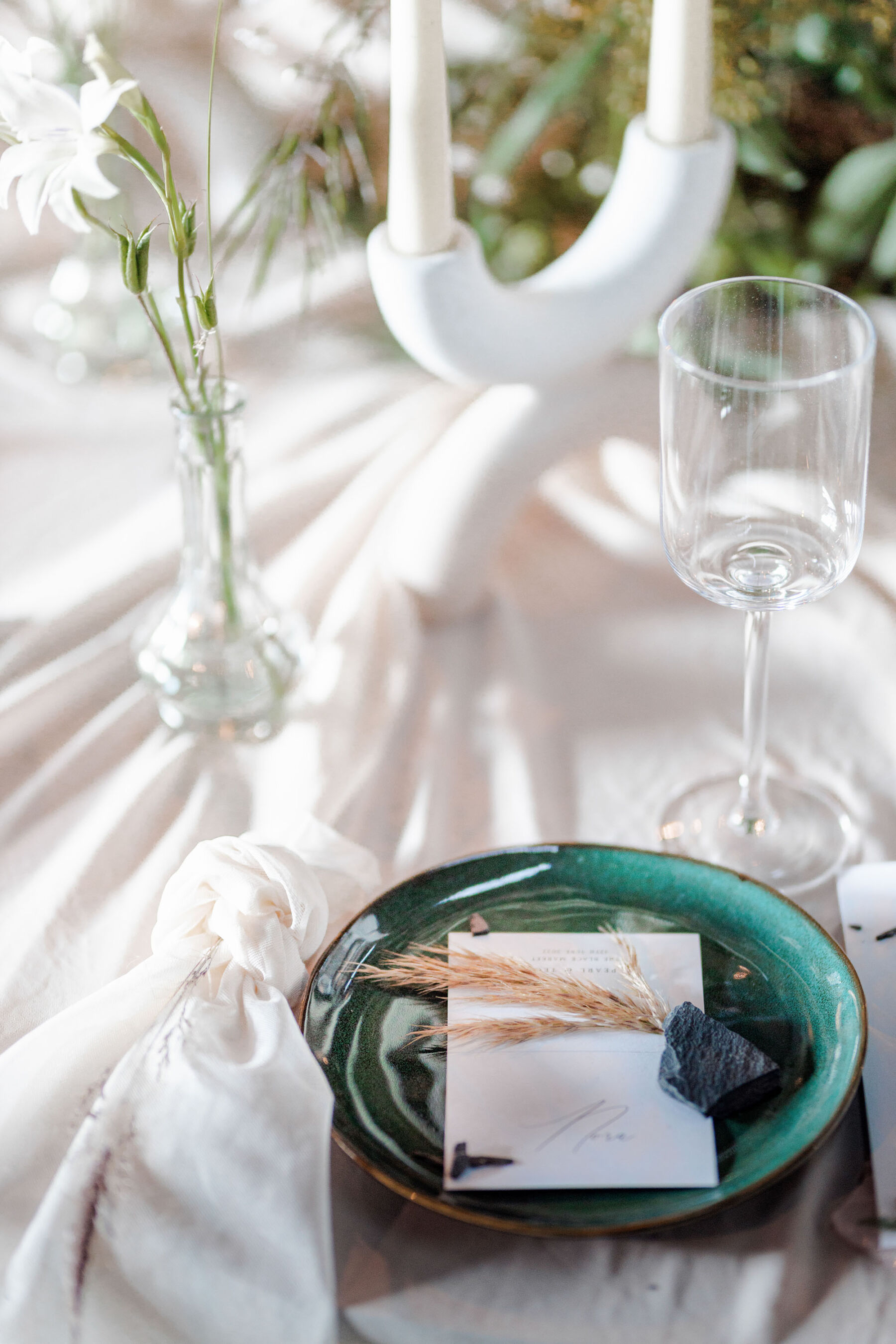 Elegant modern wedding tableware and table decor. Gabi & Nessa Studio.