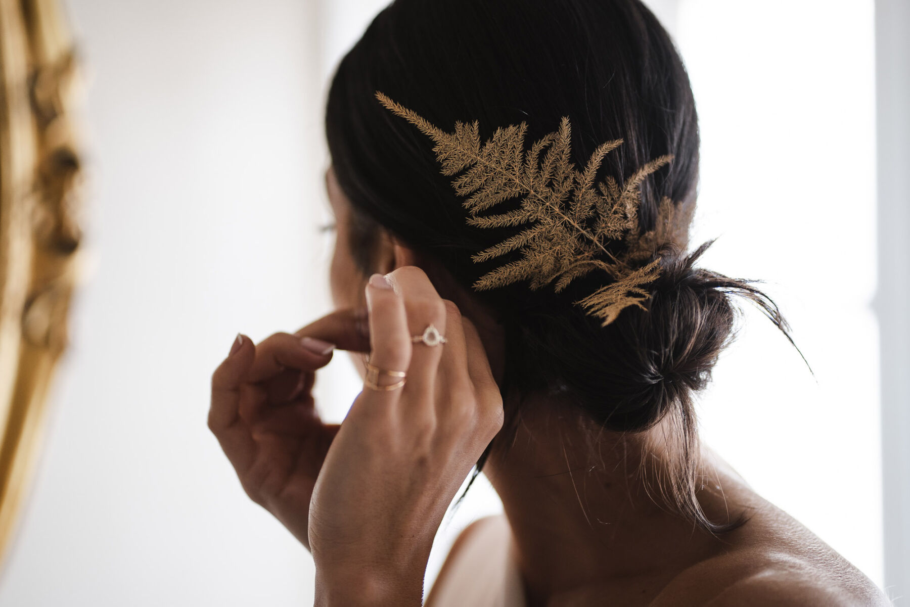 Bride with fern in her hair. By Karolina Photography.