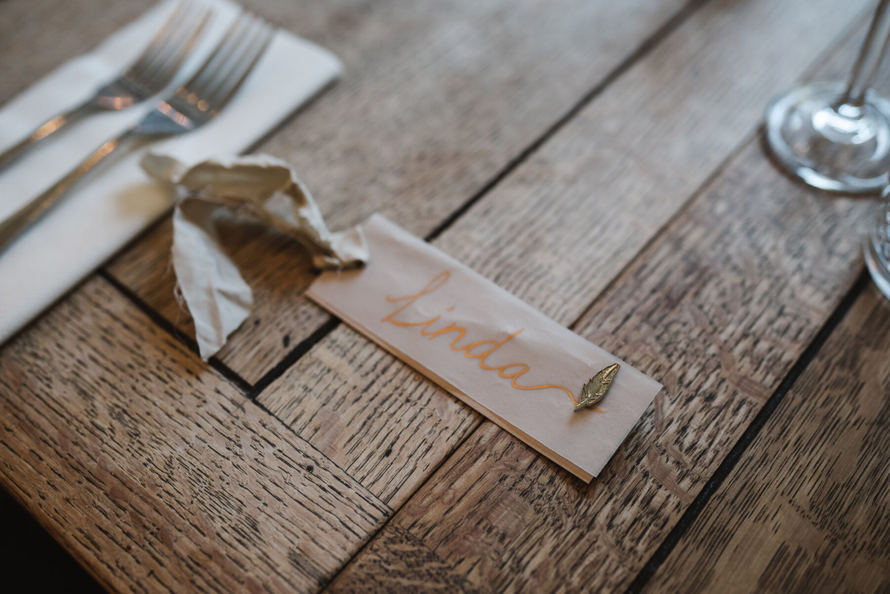 Elegant modern wedding stationery tags. By Karolina Photography.