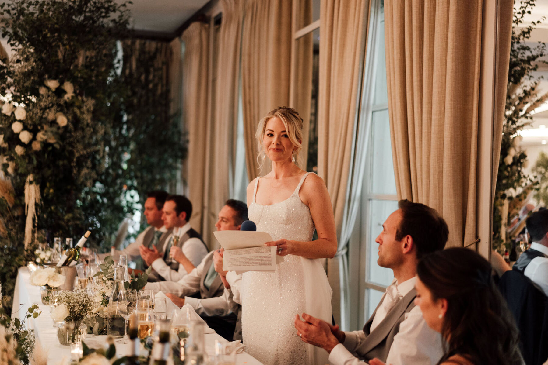 Bride giving a speech from the top table