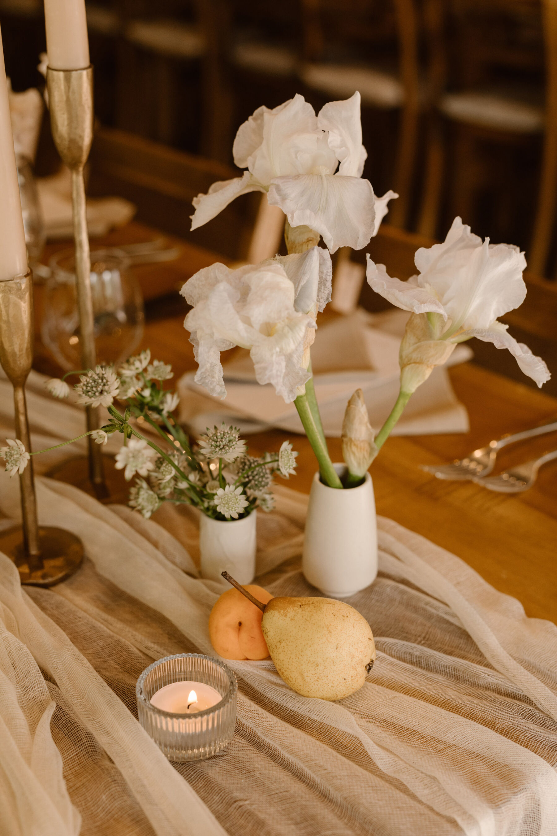 Simple wedding flowers and fruit as wedding table decor. Agnes Black Photography.