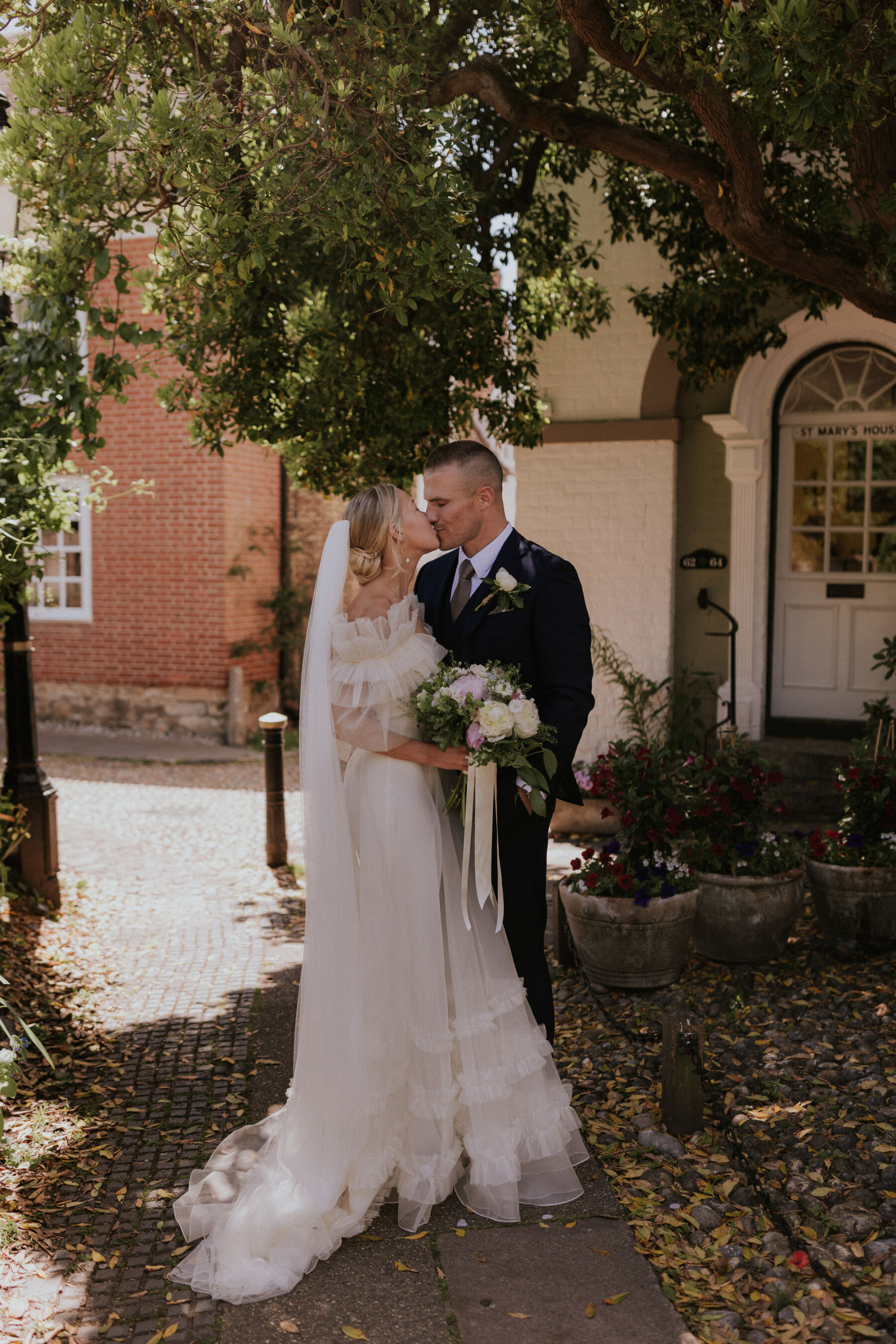 Halfpenny London bride kissing her groom. 