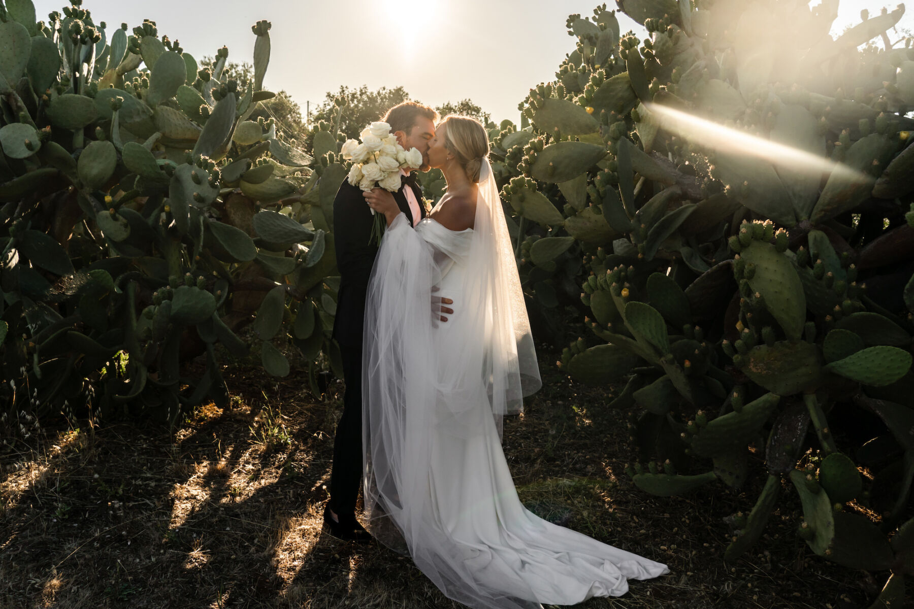 Elisabetta White | Intimately Inspired Events 1 Bride and groom kissing at golden hour. Elisabetta White Italian wedding planner,