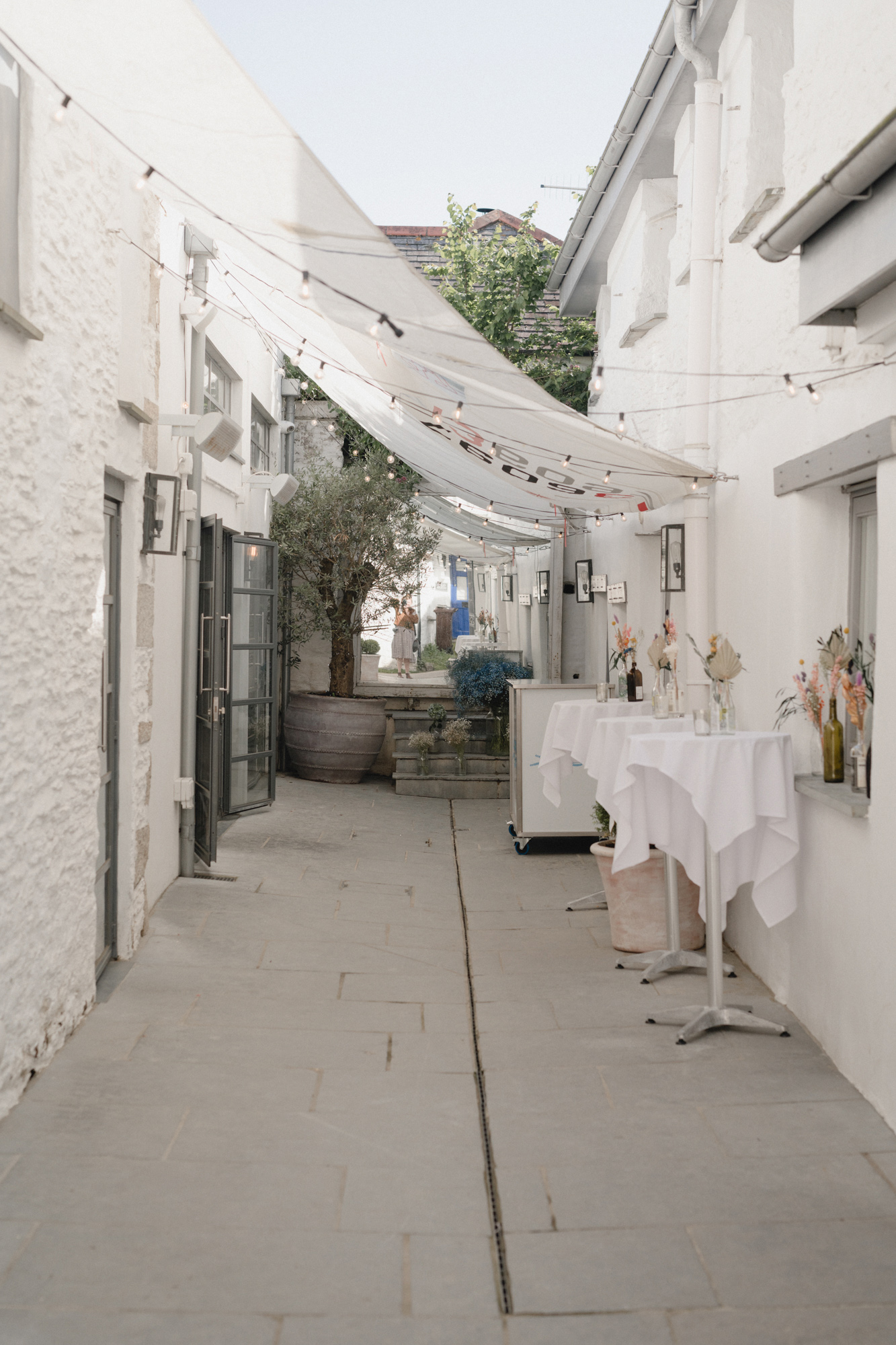 A Laidback Wedding in Cornwall With Dried Flower Bouquets 33 Laidback Cornwall wedding 38