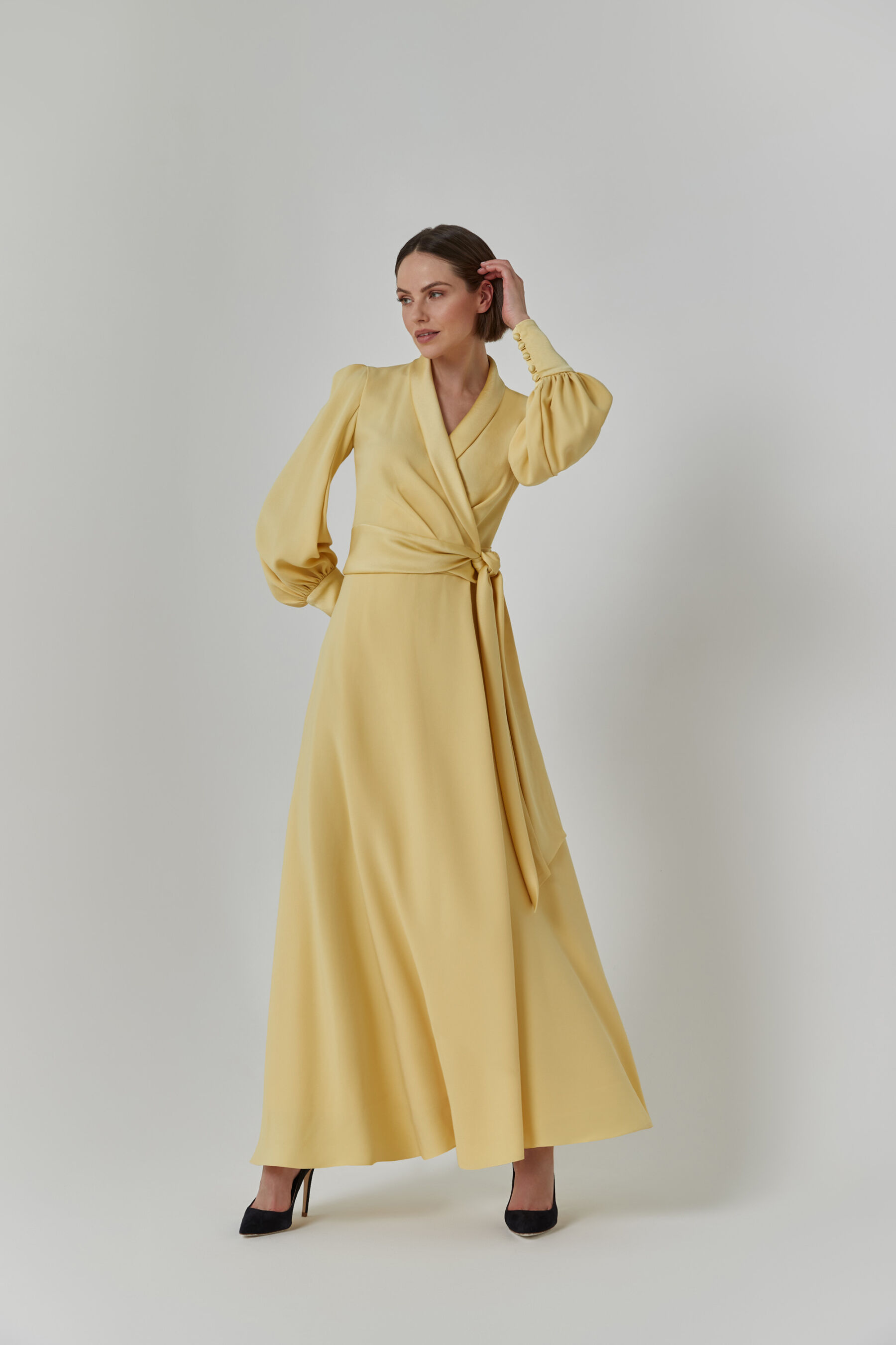 Yellow mother of the bride dress, Sassi Holford.