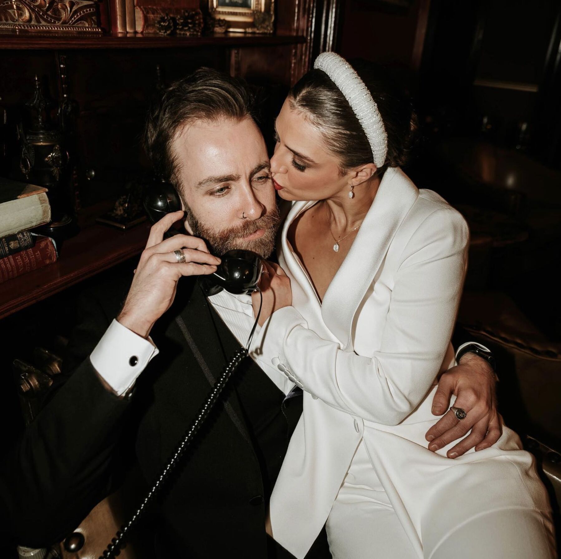 Modern bride and groom with a vintage telephone - CALLEO audio guest book