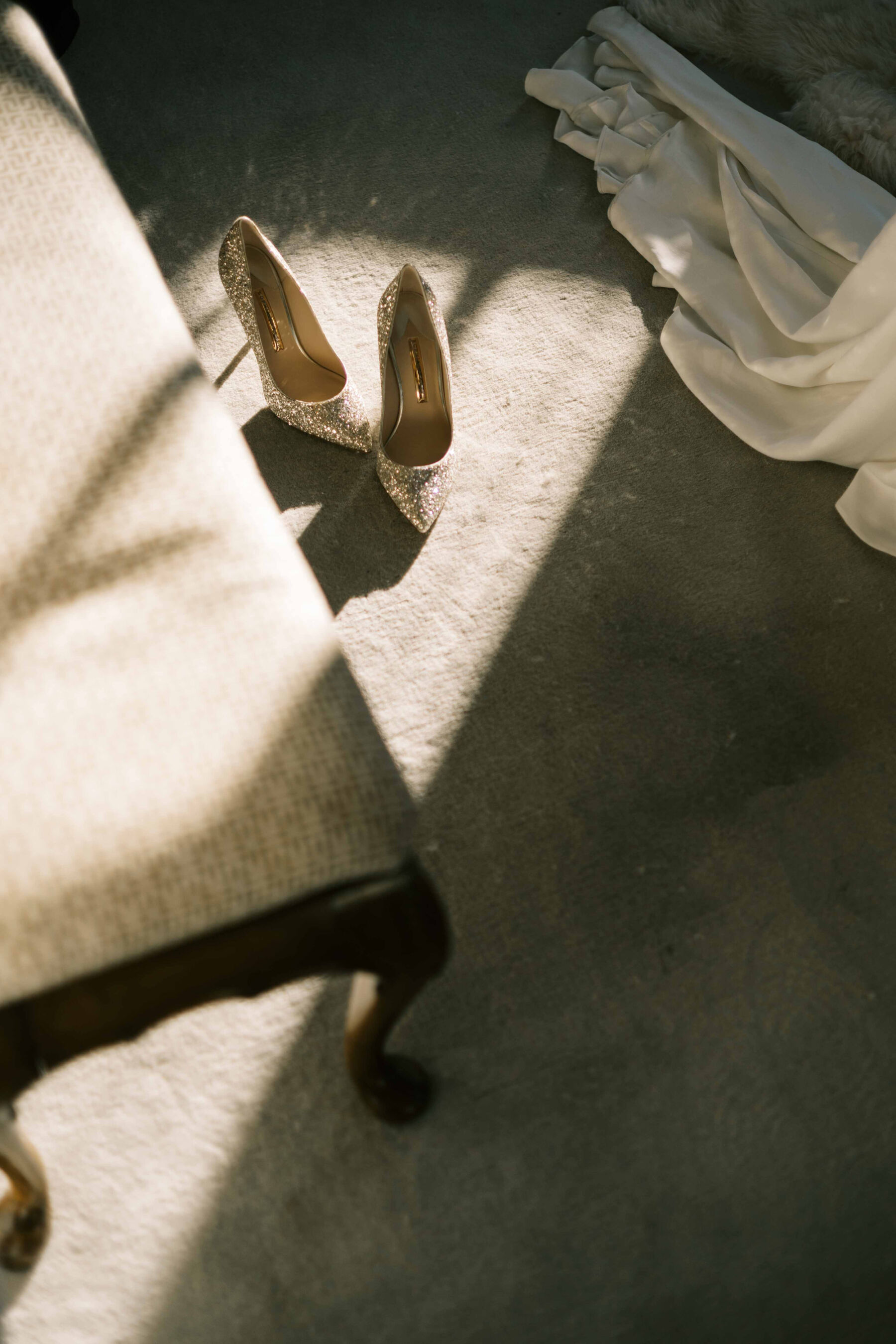 Suzanne Neville Glamour for a Classy & Romantic Winter Wedding at Iscoyd Park 8 Iscoyd Park Winter Wedding 9
