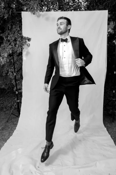 Philip White - Luxury wedding guest portraits