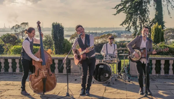 Tailored Entertainment - live wedding bands across the UK and world.