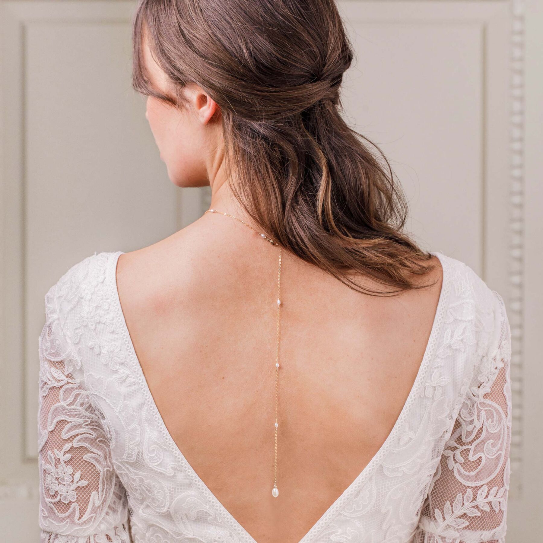 Britten pearl backdrop wedding necklace